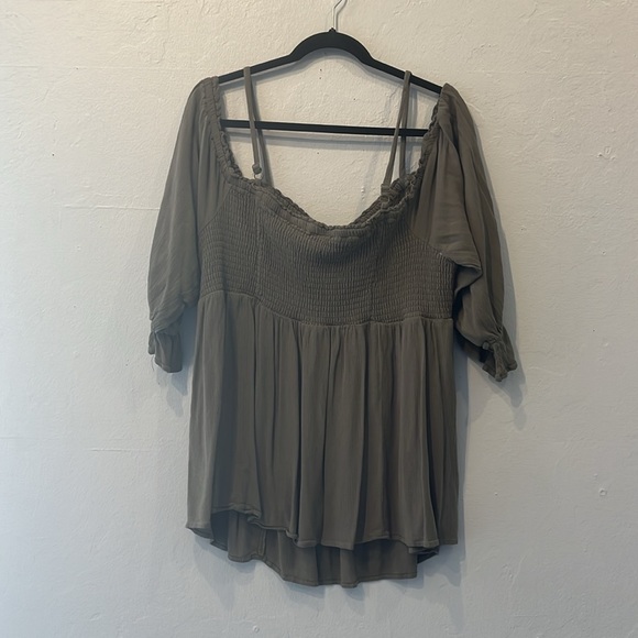 Plus size olive green Torrid off-shoulder blouse - Picture 2 of 7